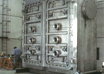 VACUUM CHAMBER FOR DEEP FREEZING SYSTEM